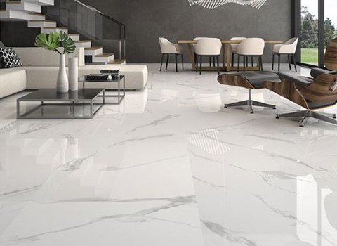 سنگ مرمریت کف با ظاهری روشن و آرامش‌ بخش